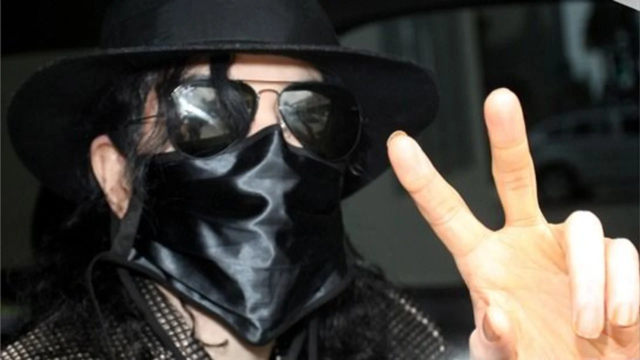TN asegura que Michael Jackson "estaría vivo": lo comparan con un luchador que lo imita arriba del ring