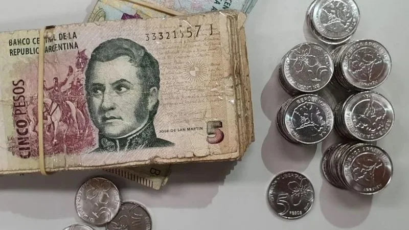 Último día para usar los billetes de 5 pesos: ¿qué hacer con los que quedan?