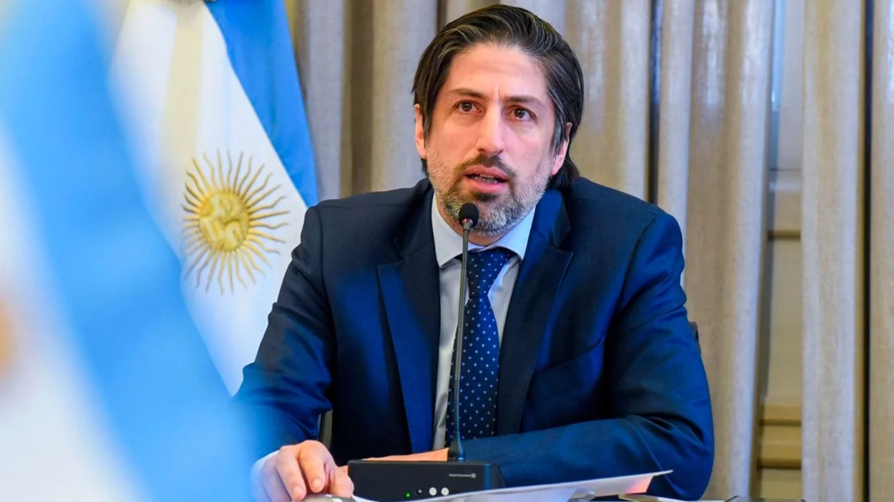 Trotta cruzó a Macri por decir que se suspenden las pruebas Aprender