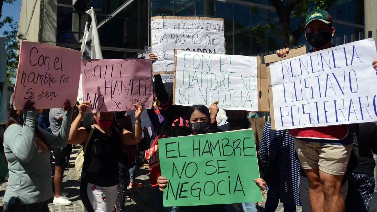  Ciudad de Buenos Aires: Movilización en protesta por la reducción de raciones en comedores porteños.