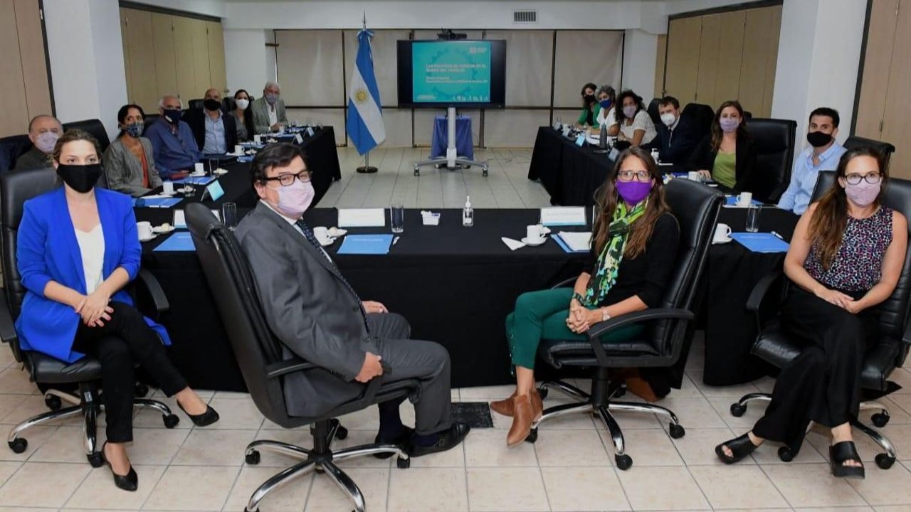 Debate por las tareas de cuidado remuneradas y no remuneradas