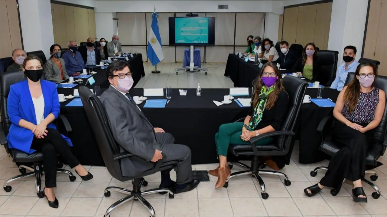 Debate por las tareas de cuidado remuneradas y no remuneradas