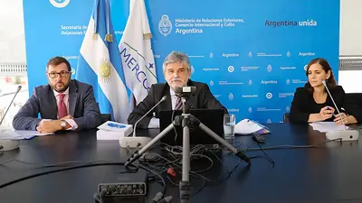 El Gobierno advirtió por las declaraciones pro británicas de Sarlo y Ajmechet El Gobierno advirtió por las declaraciones pro británicas de Sarlo y Ajmechet