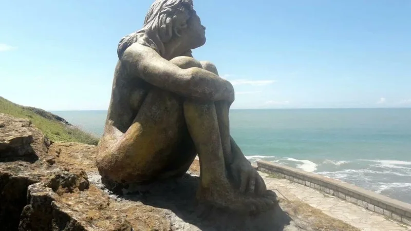 Misterio en Mar del Plata por la aparición de una escultura: buscan al autor anónimo