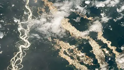 Captan una impresionante imagen de los "ríos de oro" de Peru desde la Estación Espacial Internacional Captan una impresionante imagen de los "ríos de oro" de Peru desde la Estación Espacial Internacional