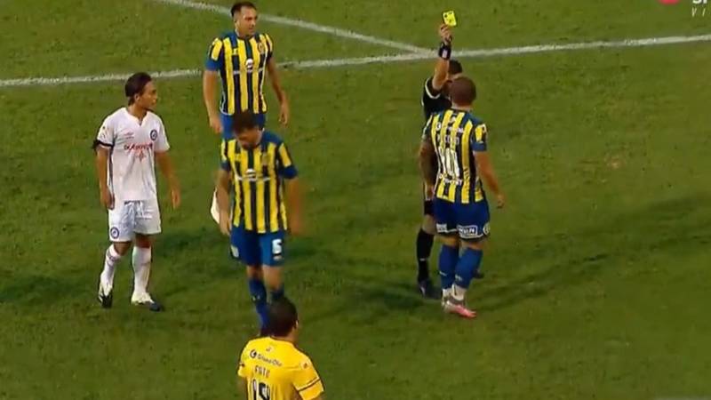 "Tengo 30 palos verdes", la picante canchereada de un jugador de Rosario Central a un árbitro