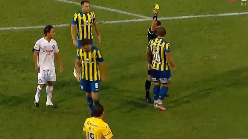 "Tengo 30 palos verdes", la picante canchereada de un jugador de Rosario Central a un árbitro