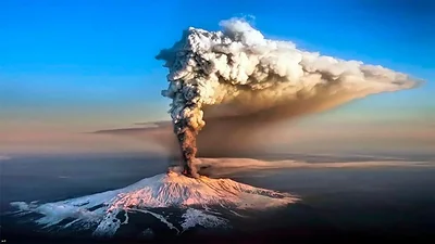 Erupción volcán Etna en Italia Erupción volcán Etna en Italia