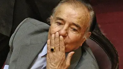 Se robaron el histórico anillo de Carlos Menem mientras estaba internado Se robaron el histórico anillo de Carlos Menem mientras estaba internado