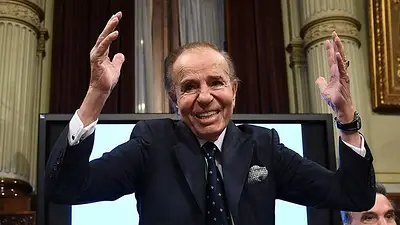 El anillo de Carlos Menem: su historia y el dato que alivia a la familia El anillo de Carlos Menem: su historia y el dato que alivia a la familia