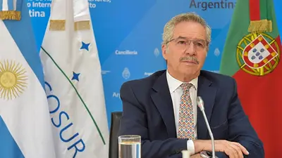Solá cruzó al macrista Faurie y apuntó a la "sumisión" del gobierno de Cambiemos Solá cruzó al macrista Faurie y apuntó a la "sumisión" del gobierno de Cambiemos