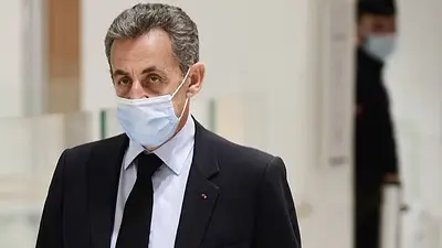 Polémica en Francia tras confirmarse la vacunación de Sarkozy Polémica en Francia tras confirmarse la vacunación de Sarkozy