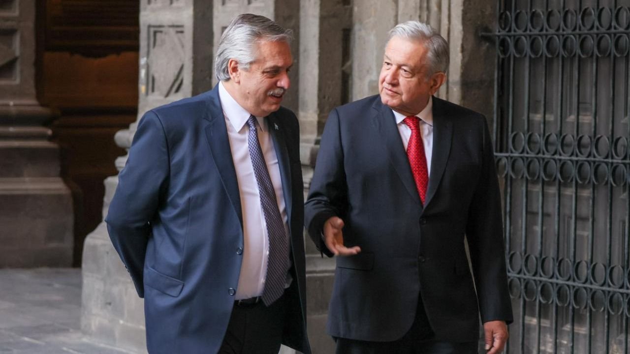 Vacunas: Alberto pidió liberar patentes y enfrentó la avanzada judical por la vacunación VIP