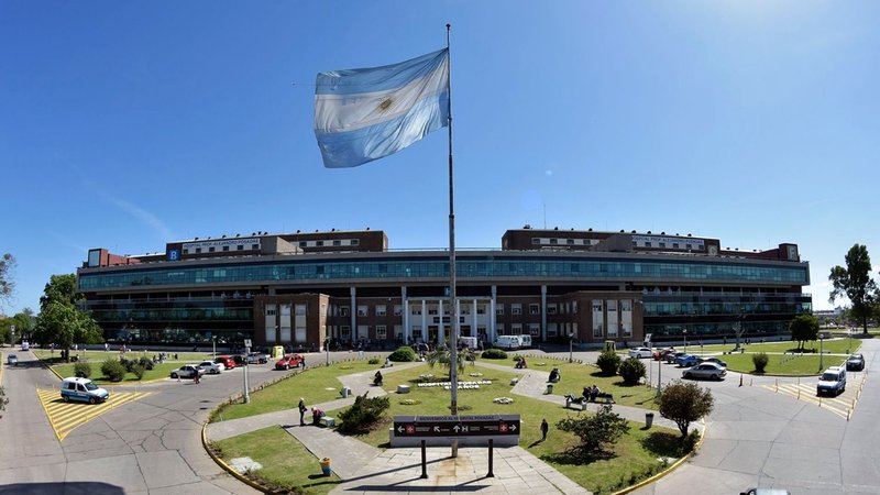 El director del Posadas confirmó que vacunó a 10 personas por orden de Ginés