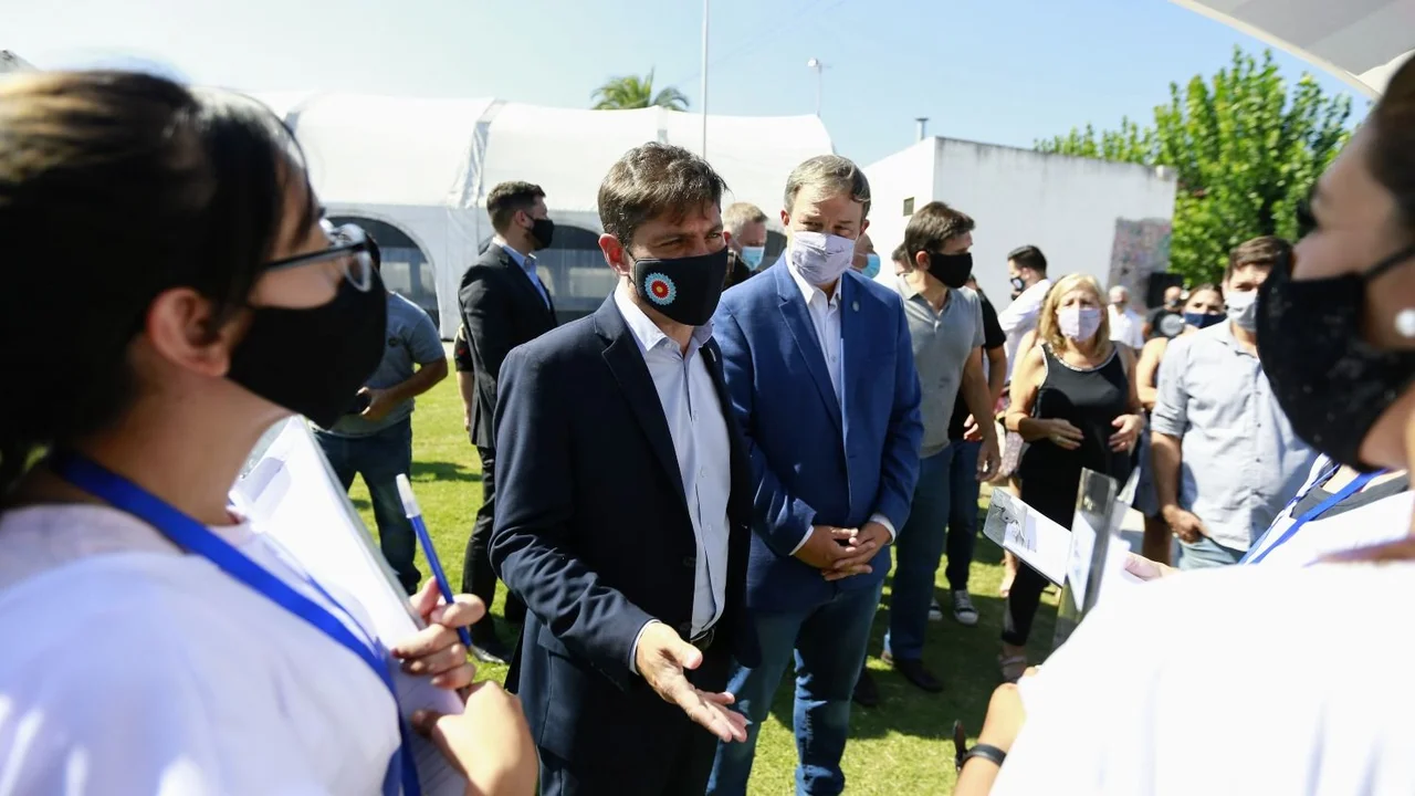 Axel Kicillof recorre el conurbano y refuerza la campaña de vacunación