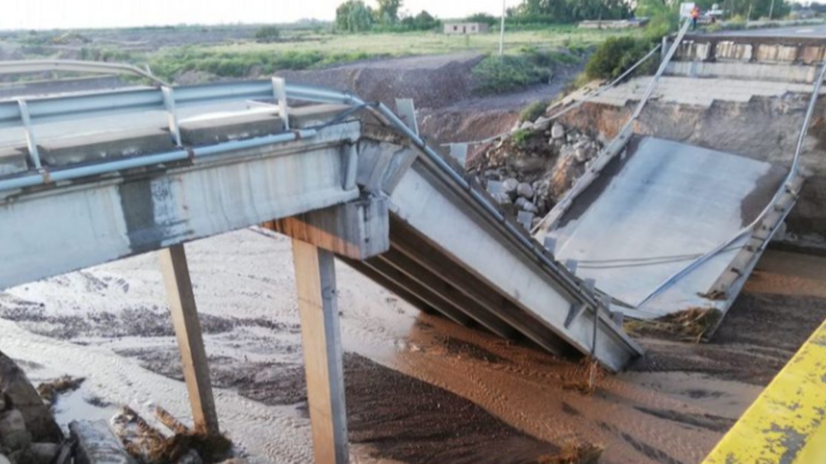 Mendoza: impactante derrumbe de un puente en la Ruta 40 | El Destape