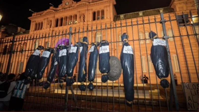 Alberto Fernández condenó la marcha macrista: "No se puede exhibir bolsas mortuorias"