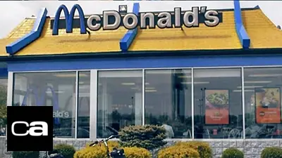 El Mc Donalds con los colores de Boca: dónde está y por qué lo pintaron así El Mc Donalds con los colores de Boca: dónde está y por qué lo pintaron así