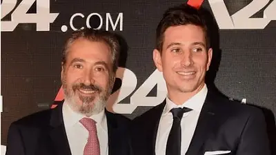 Después de Rial y Fantino, Agustín Vila se despachó contra Jonatan Viale por festejar su libertad de La Nación Más Después de Rial y Fantino, Agustín Vila se despachó contra Jonatan Viale por festejar su libertad de La Nación Más