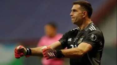 Un exarquero de la Selección Argentina apuntó contra Dibu Martínez