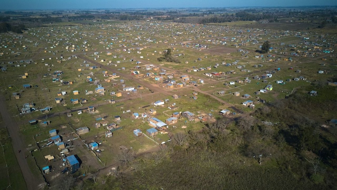 Toma de Tierras en La Plata: falta de planificación y una política expulsiva avalada por Garro