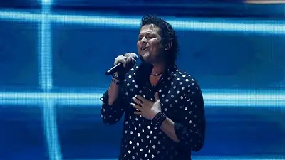 Colombiano Carlos Vives rinde homenaje a Shakira con "Currambera" Colombiano Carlos Vives rinde homenaje a Shakira con "Currambera"
