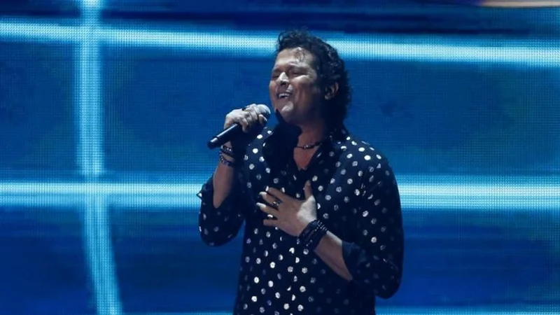 Colombiano Carlos Vives rinde homenaje a Shakira con "Currambera"