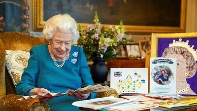 La reina Isabel II cumple discretamente 70 años en el trono británico La reina Isabel II cumple discretamente 70 años en el trono británico