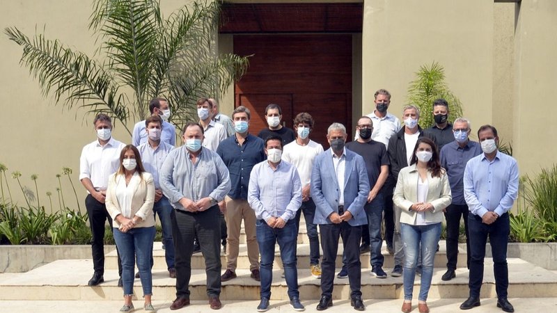 Ferraresi mantuvo un encuentro con intendentes e intendentas de la primera sección  