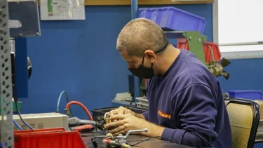 Por la crisis económica, en el mundo crecen los empleos no calificados