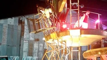 Accidente en el carnaval de Gualeguaychú: dos operarios heridos