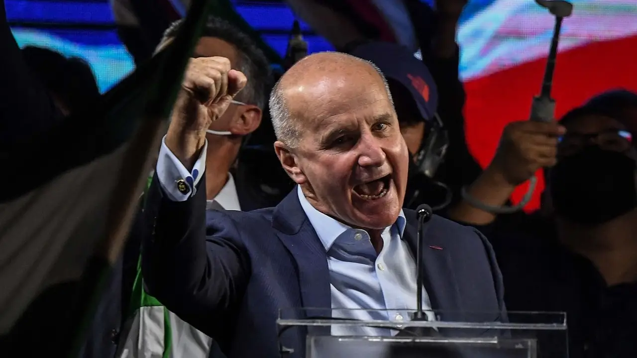 El expresidente José María Figueres festeja la victoria electoral en Costa Rica