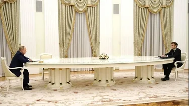 Qué pasó en las cinco horas de reunión entre Putin y Macron