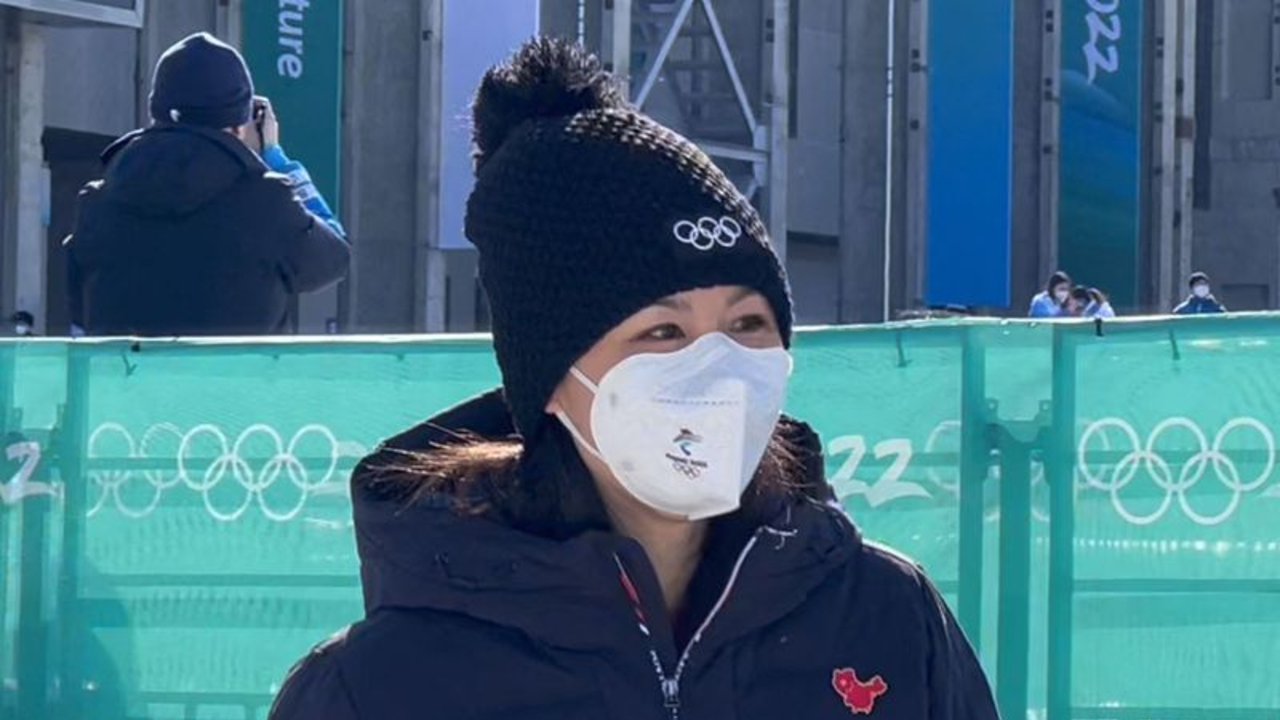 Tenista Peng Shuai aparece públicamente en los Juegos Olímpicos de Pekín