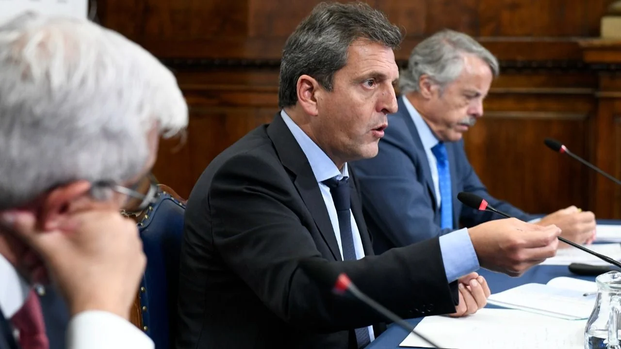 Massa volvió a Diputados y sigue negociando un nuevo proyecto con Juntos por el Cambio
