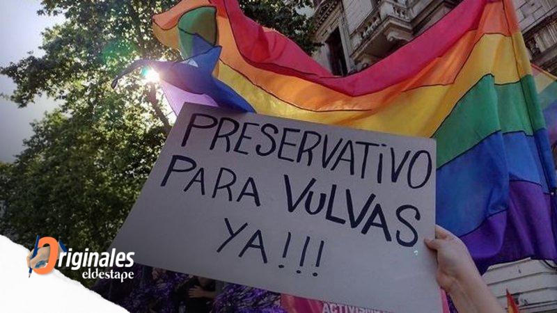 Preservativos para vulvas y una deuda histórica: la necesidad urgente de que existan en Argentina