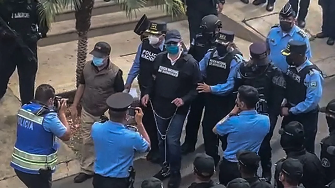 El ex presidente de Honduras Juan Orlando Hernández fue detenido, luego que EEUU pidiera su extradición por narcotráfico.