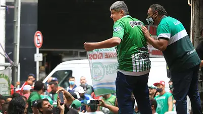 Pablo Moyano ganó la pulseada y suspendió la marcha convocada a Plaza de Mayo Pablo Moyano ganó la pulseada y suspendió la marcha convocada a Plaza de Mayo