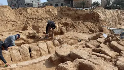 Constructores encuentran cementerio romano de hace 2.000 años en Gaza Constructores encuentran cementerio romano de hace 2.000 años en Gaza