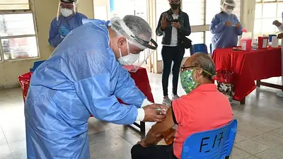 Formosa, en el podio de la vacunación nacional contra el COVID-19: más del 55% ya posee las tres dosis Formosa, en el podio de la vacunación nacional contra el COVID-19: más del 55% ya posee las tres dosis