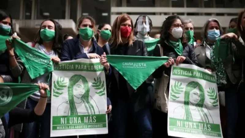 Colombia despenaliza el aborto durante las primeras 24 semanas de embarazo