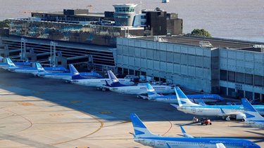 Controladores vuelven con medidas de fuerza: habrá demoras en vuelos