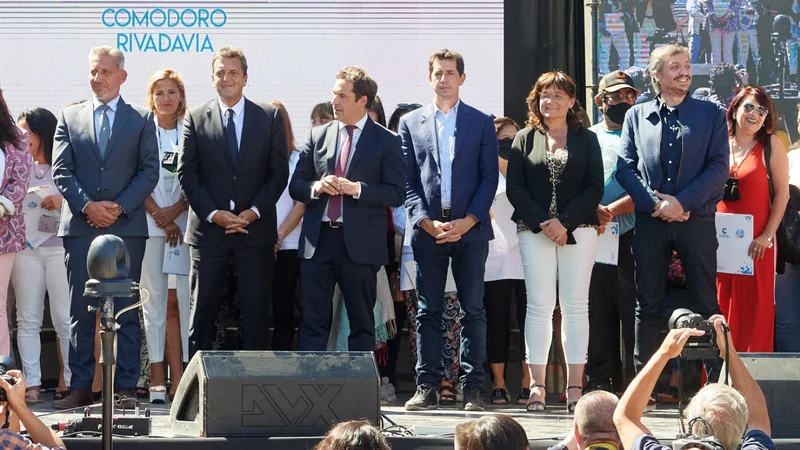 De Pedro, Massa y Máximo Kirchner, juntos en un acto en Comodoro Rivadavia