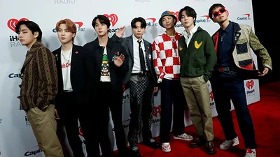 BTS son coronados como mejores artistas musicales por segundo año consecutivo BTS son coronados como mejores artistas musicales por segundo año consecutivo