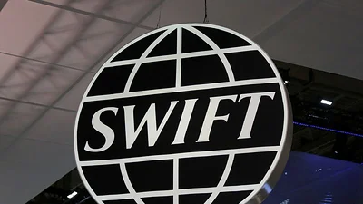 La UE analiza las consecuencias de excluir a Rusia del sistema de pagos SWIFT La UE analiza las consecuencias de excluir a Rusia del sistema de pagos SWIFT