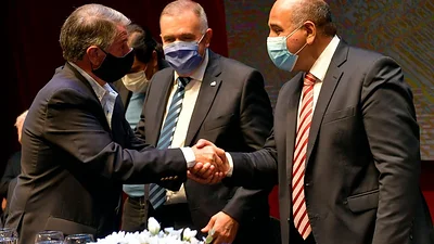 Manzur encabezó la firma de convenios para obras en Tucumán por más de $ 1.500 millones Manzur encabezó la firma de convenios para obras en Tucumán por más de $ 1.500 millones