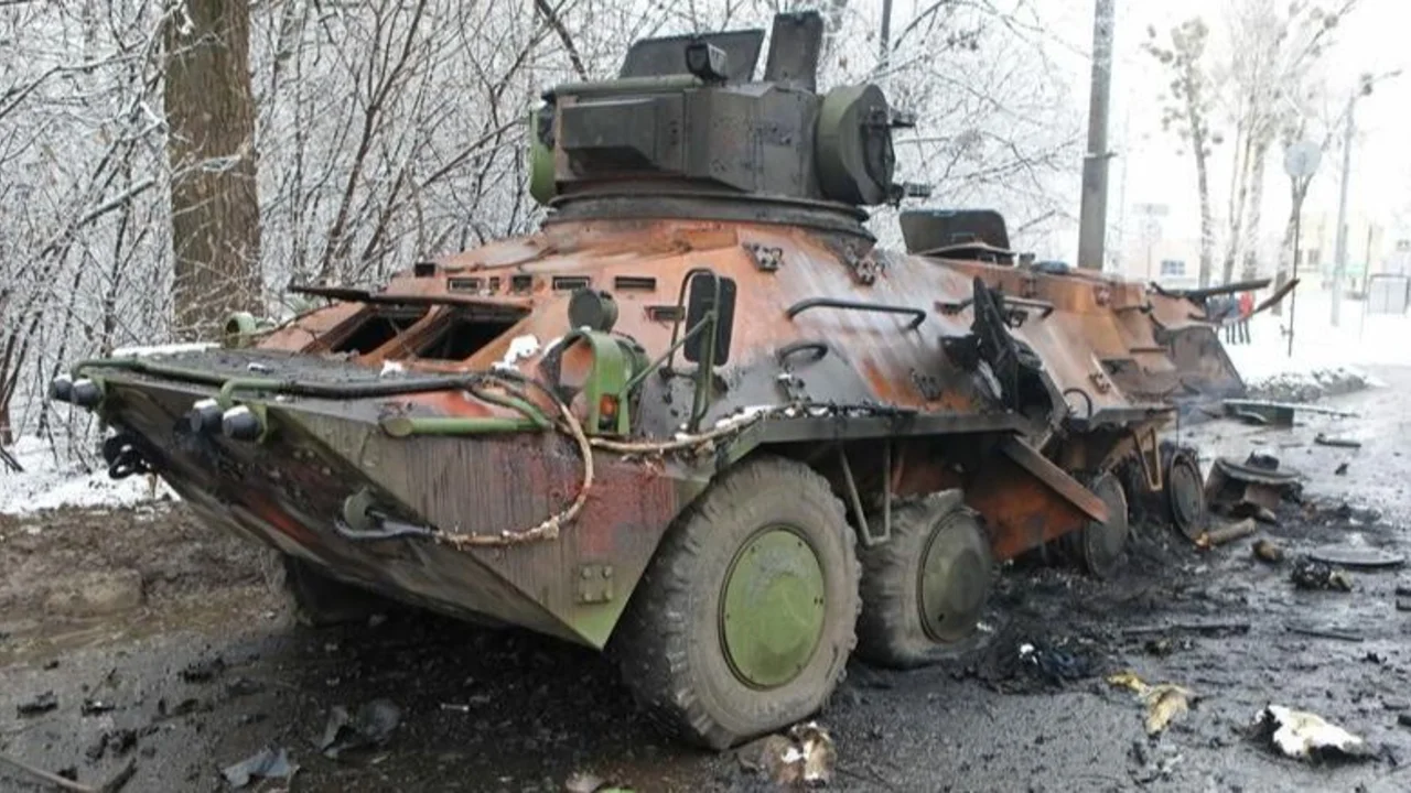 Con un convoy de blindados, las tropas rusas avanzan sobre Kiev 