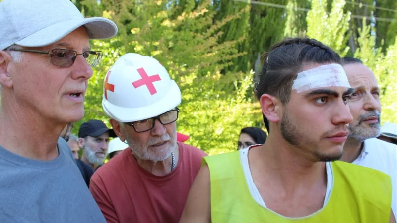 Lago Escondido: denuncian que los peones de Lewis atacaron a piedrazos y gas pimienta a los manifestantes