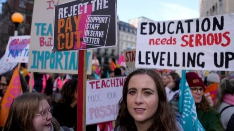 Casi medio millón de trabajadores británicos pararon para pedir mejores salarios