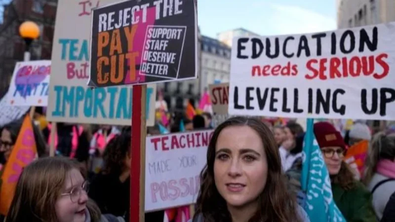 Casi medio millón de trabajadores británicos pararon para pedir mejores salarios